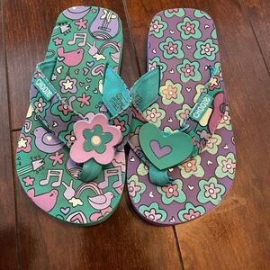 Chooze Flip Flops girls size 11/12